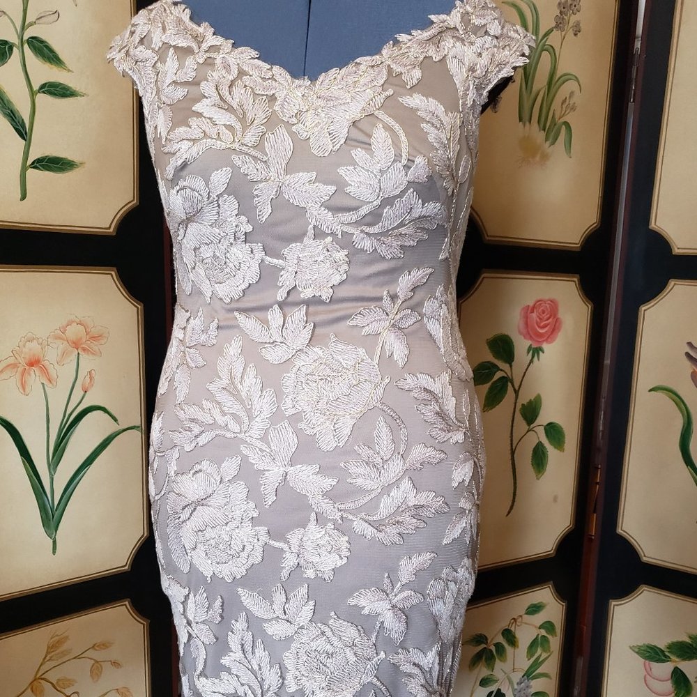 🎉HOST PICK🎉Tadashi Shoji Metallic Embroidered Lace Sheath